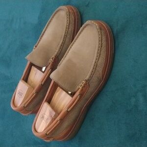 Tommy Bahama TB-267 Nubuck Casual Boat Shoe/Loafers  10 M